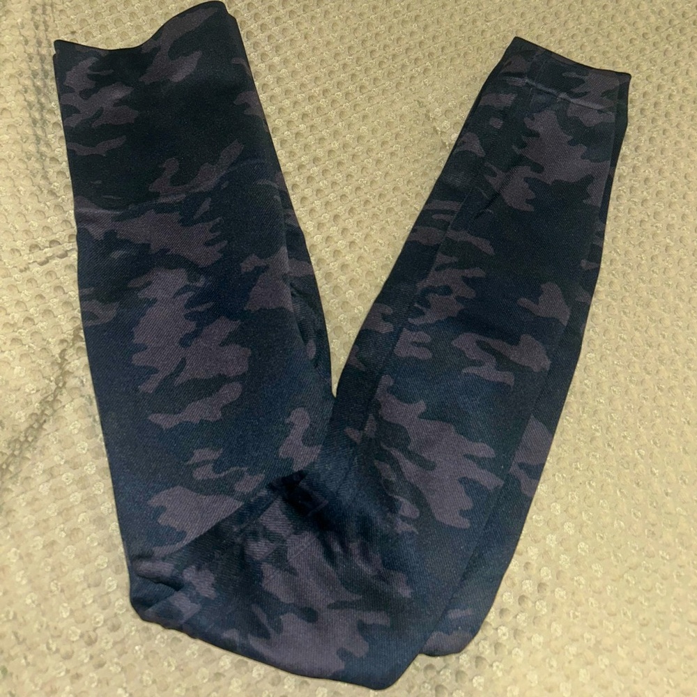 Women’s Small Spanx Black Camouflage Leggings